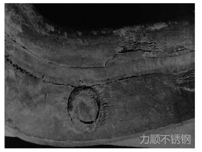 使用在硫酸酸洗液中的AISI316鉤具，其焊縫周圍發(fā)生的晶間腐蝕